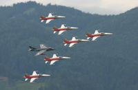 LOXZ Airport - Patroulie Swiss + Hunter - by Andi F