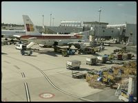 Vienna International Airport, Vienna Austria (LOWW) - petite vue du restaurant - by Jean Goubet-FRENCHSKY