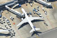 Los Angeles International Airport (LAX) - United Boeing 757 - by David Pauritsch
