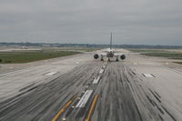 Chicago O'hare International Airport (ORD) - Aligning to take off - by Daniel Vanderauwera