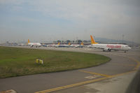 Istanbul Sabiha Gökçen International Airport - line-up for take-off - by Andreas Ranner