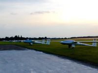 Suarlee Airport - Grass parking located west of the field along hangars 1 to 4.  - by DOM :-) 