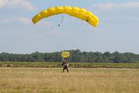 Lesparre Saint-Laurent Médoc Airport - PARA 140 - by Jean Goubet-FRENCHSKY