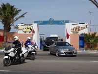 Dakhla Airport - zone militaire, arrivée Mercedes royale. - by Jean Goubet-FRENCHSKY