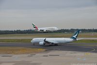 Düsseldorf International Airport - Emirates und Cathy Pacific - by Ralf Winter