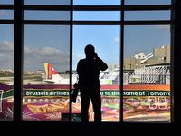 Portela Airport (Lisbon Airport) - spotting - by JC Ravon - FRENCHSKY